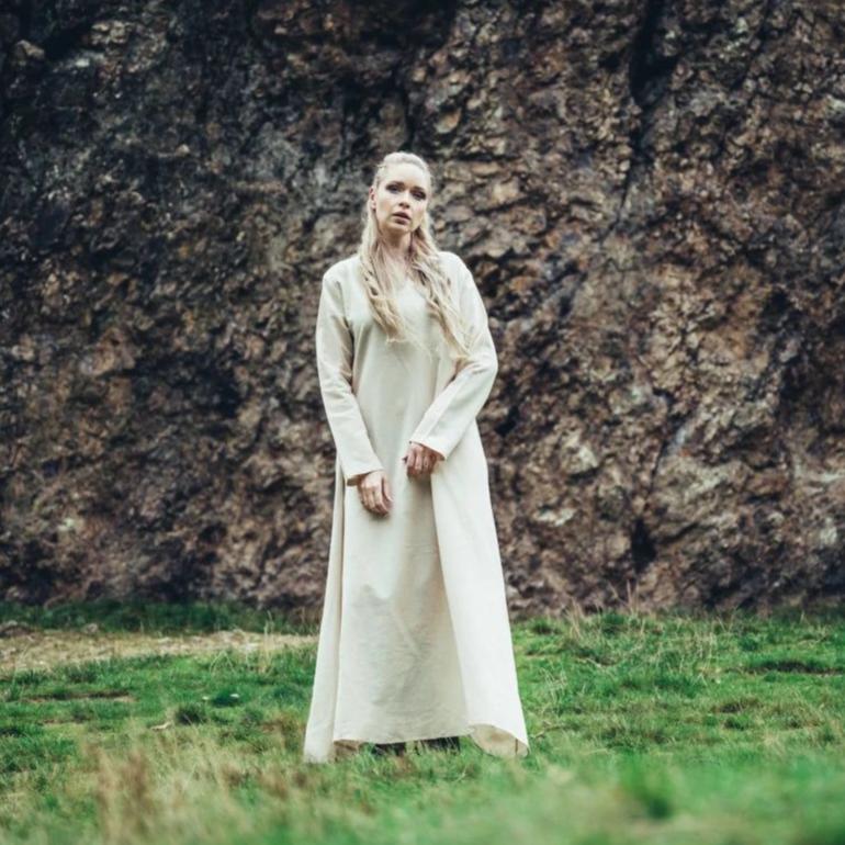 Natural cotton Pirate underdress, long-sleeved, off-white, worn by a woman standing in a field.