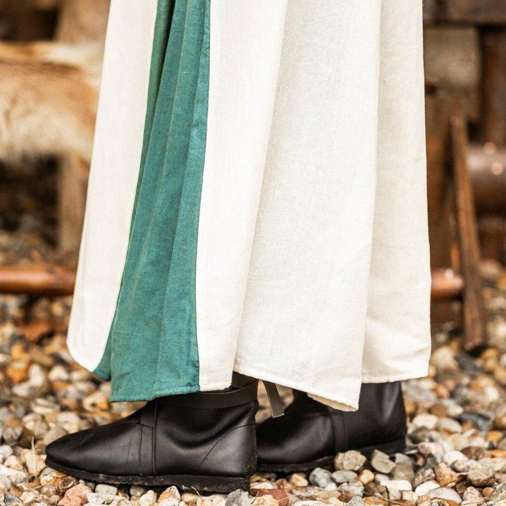 Close-up of the hand-woven cotton fabric in natural and green