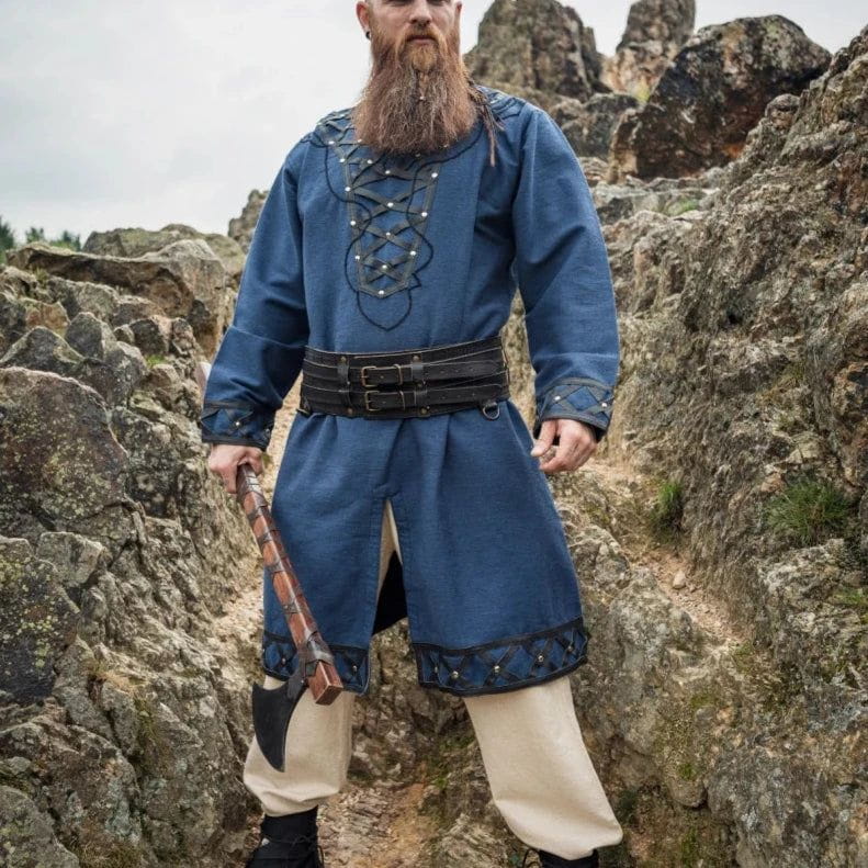 Black thick leather Pirate double belt with metal rings worn over a blue tunic.
