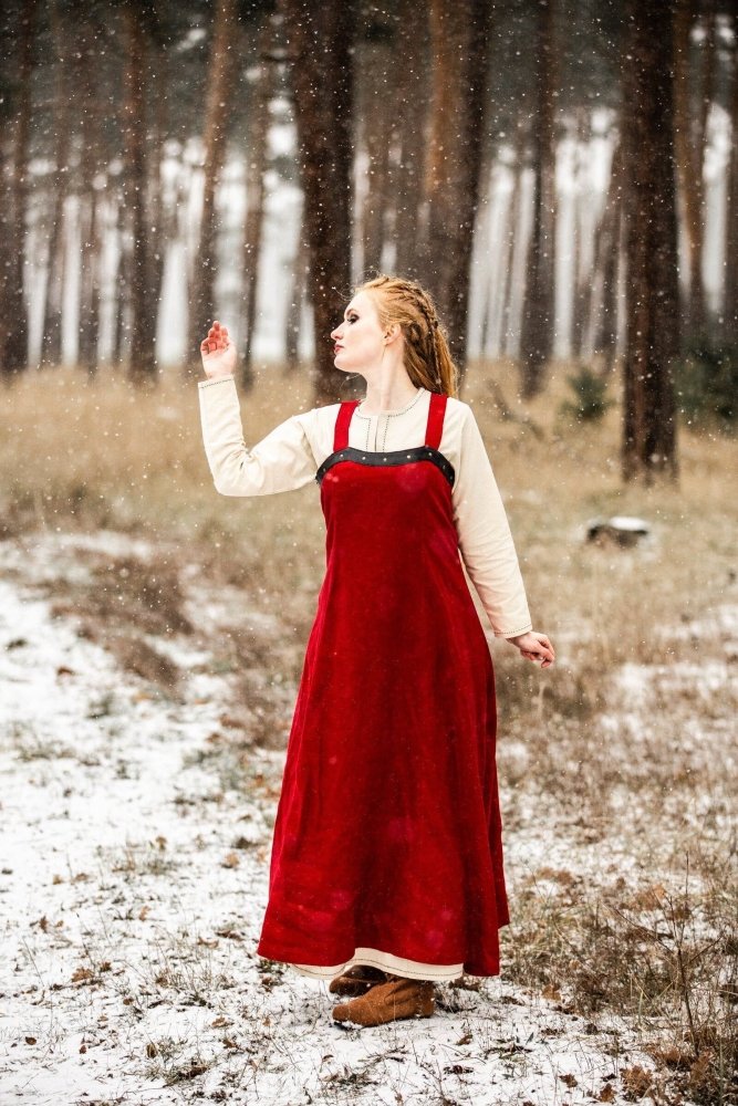 Woman wearing red linen Pirate ladies over dress