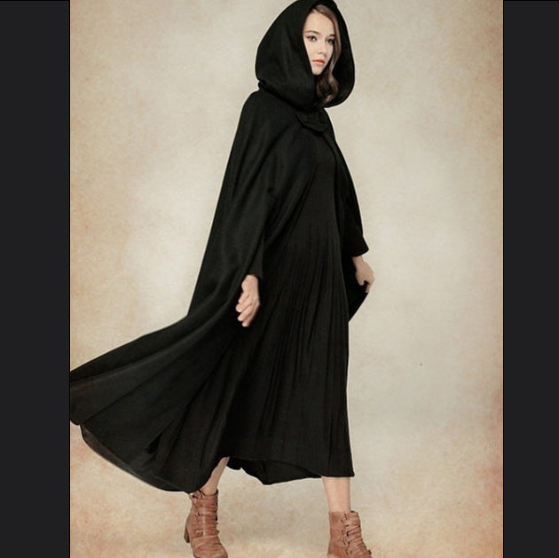 Full-Length Hooded Pirate Cloak in black