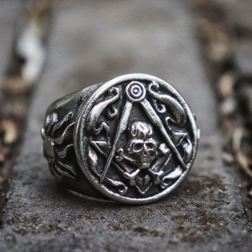 Masonic Skull and Crossbones Signet Ring